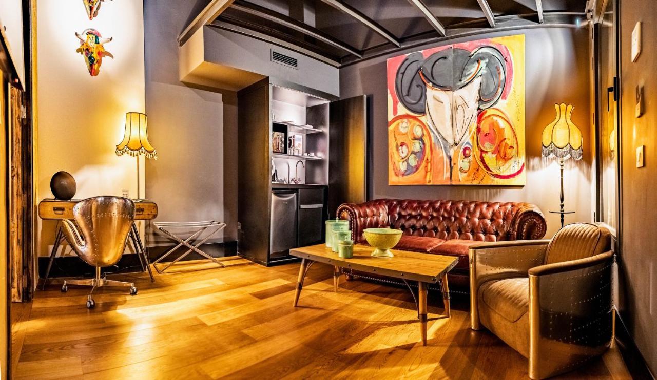 Hotel Lobby เซบีญา ภายนอก รูปภาพ Interior of a typical apartment