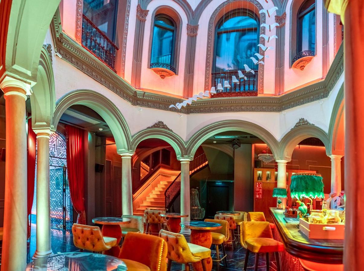 Hotel Lobby เซบีญา ภายนอก รูปภาพ The interior of the nightclub