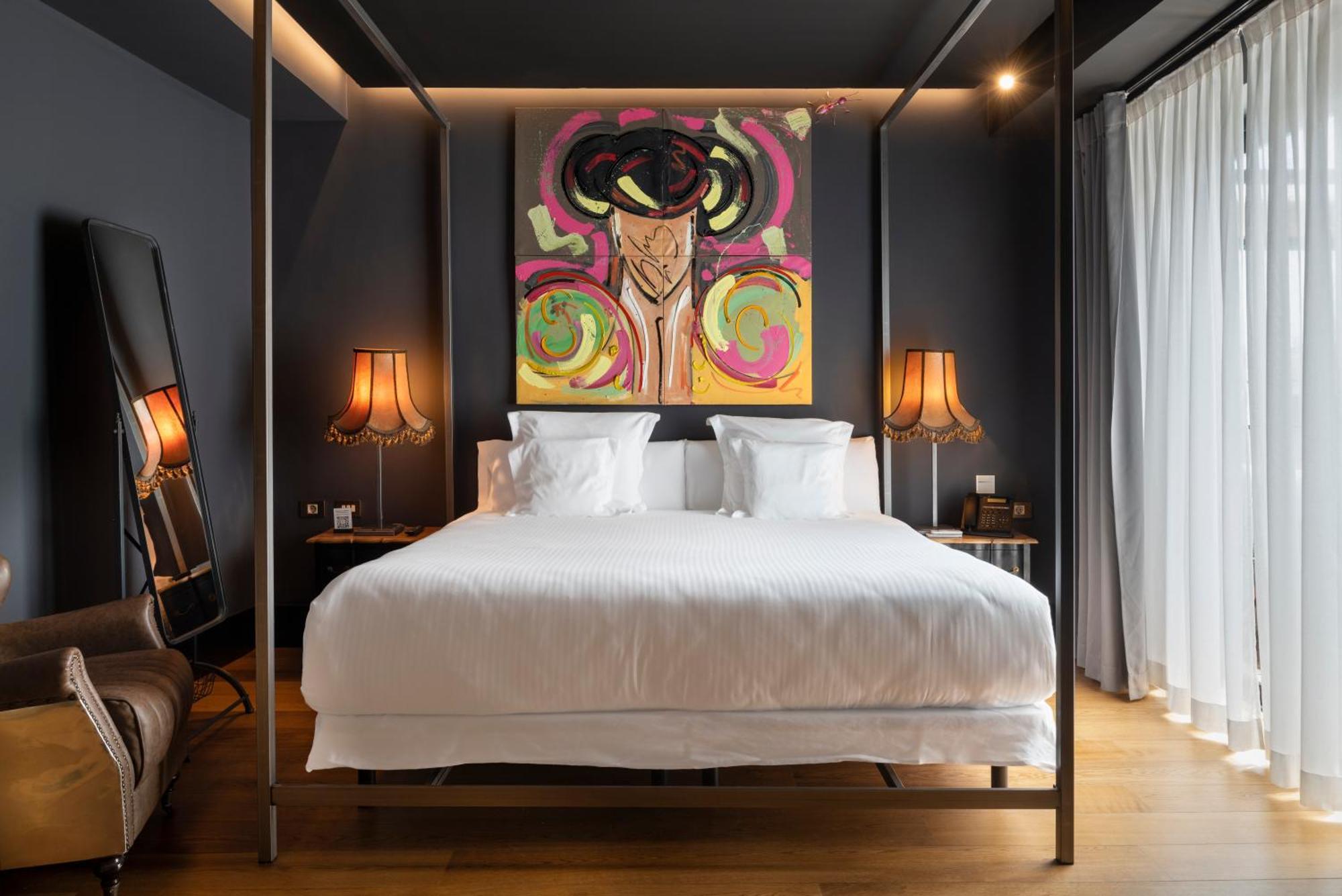 Hotel Lobby เซบีญา ภายนอก รูปภาพ A bedroom at the hotel