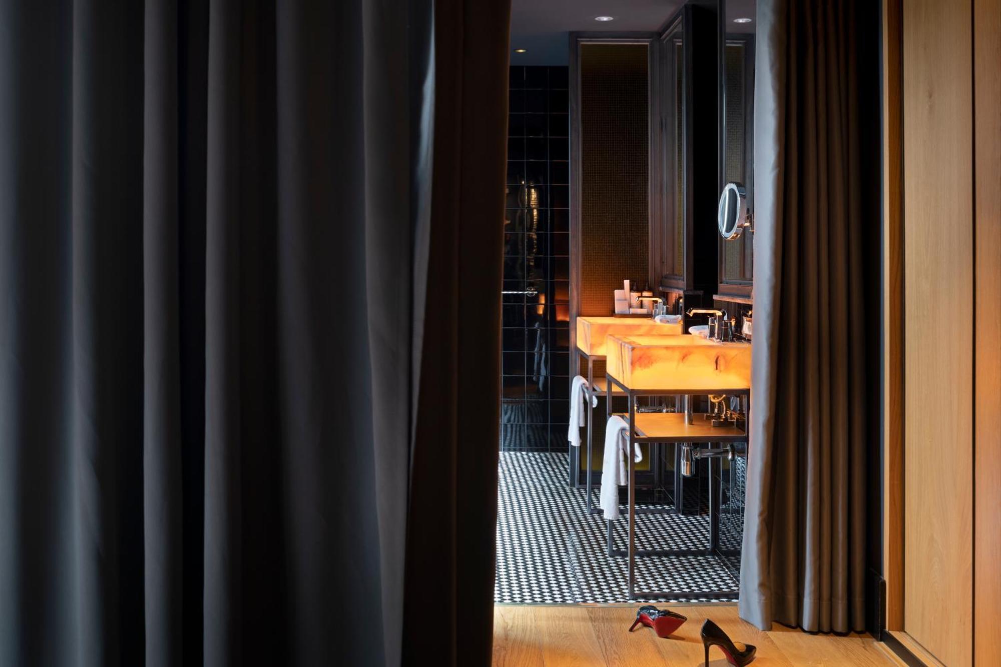 Hotel Lobby เซบีญา ภายนอก รูปภาพ Bathroom