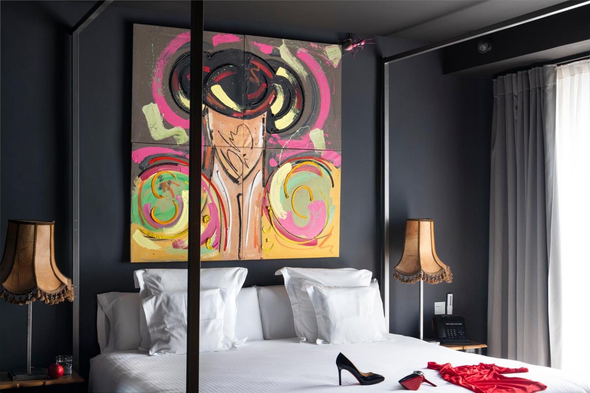 Hotel Lobby เซบีญา ภายนอก รูปภาพ A room at the hotel
