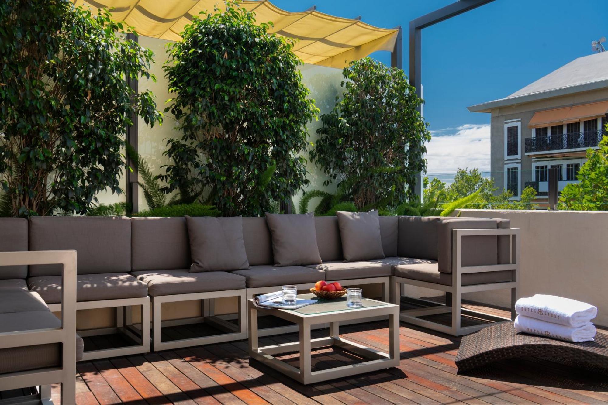 Hotel Lobby เซบีญา ภายนอก รูปภาพ The hotel's rooftop