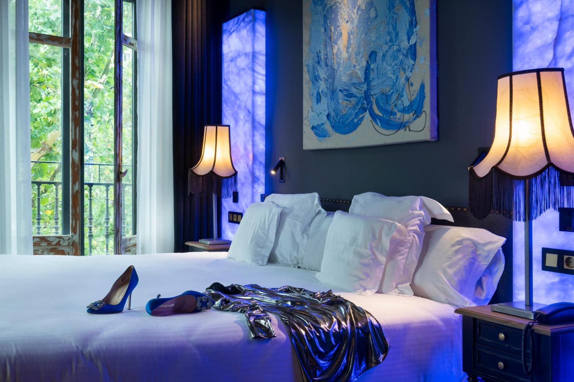 Hotel Lobby เซบีญา ภายนอก รูปภาพ A room at the hotel