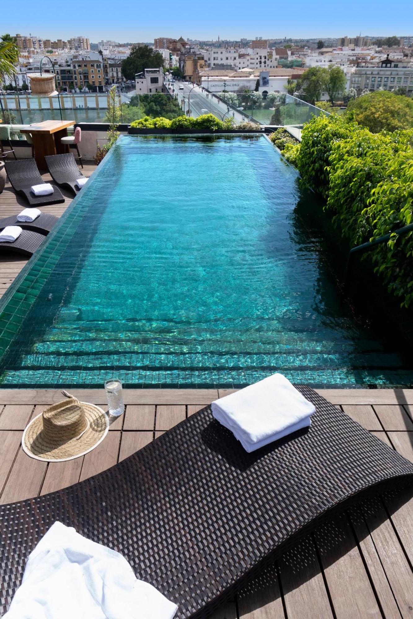 Hotel Lobby เซบีญา ภายนอก รูปภาพ Infinity pool at the Mandarin Oriental, Bangkok