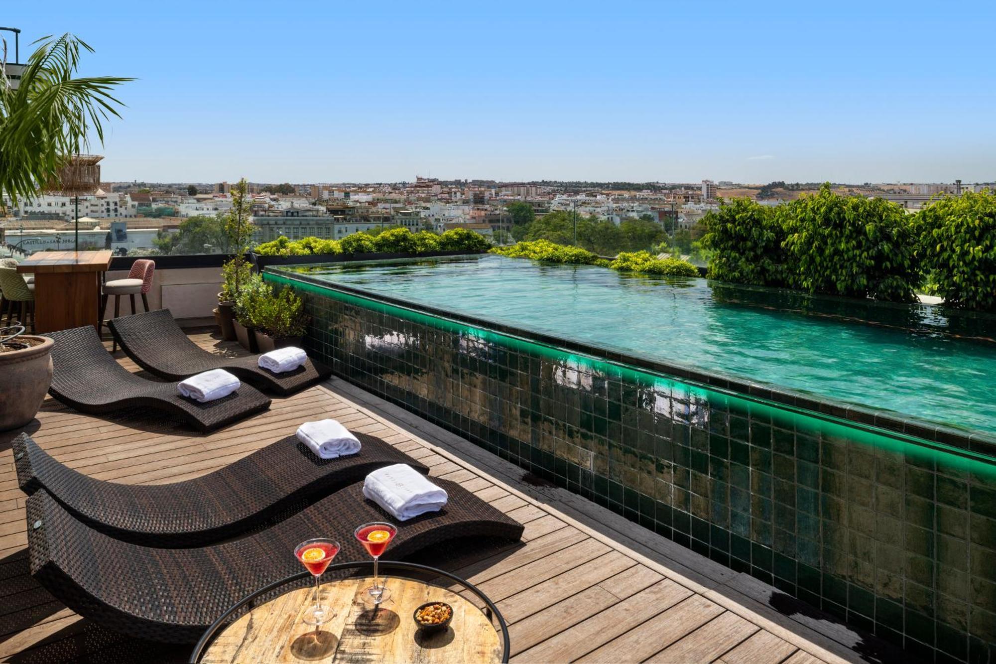 Hotel Lobby เซบีญา ภายนอก รูปภาพ Rooftop pool