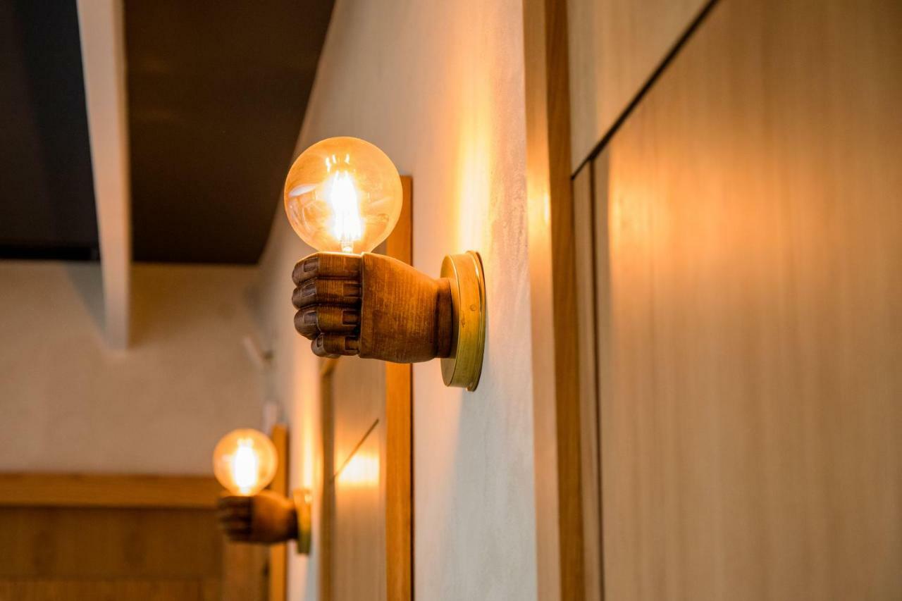 Hotel Lobby เซบีญา ภายนอก รูปภาพ Wall lights