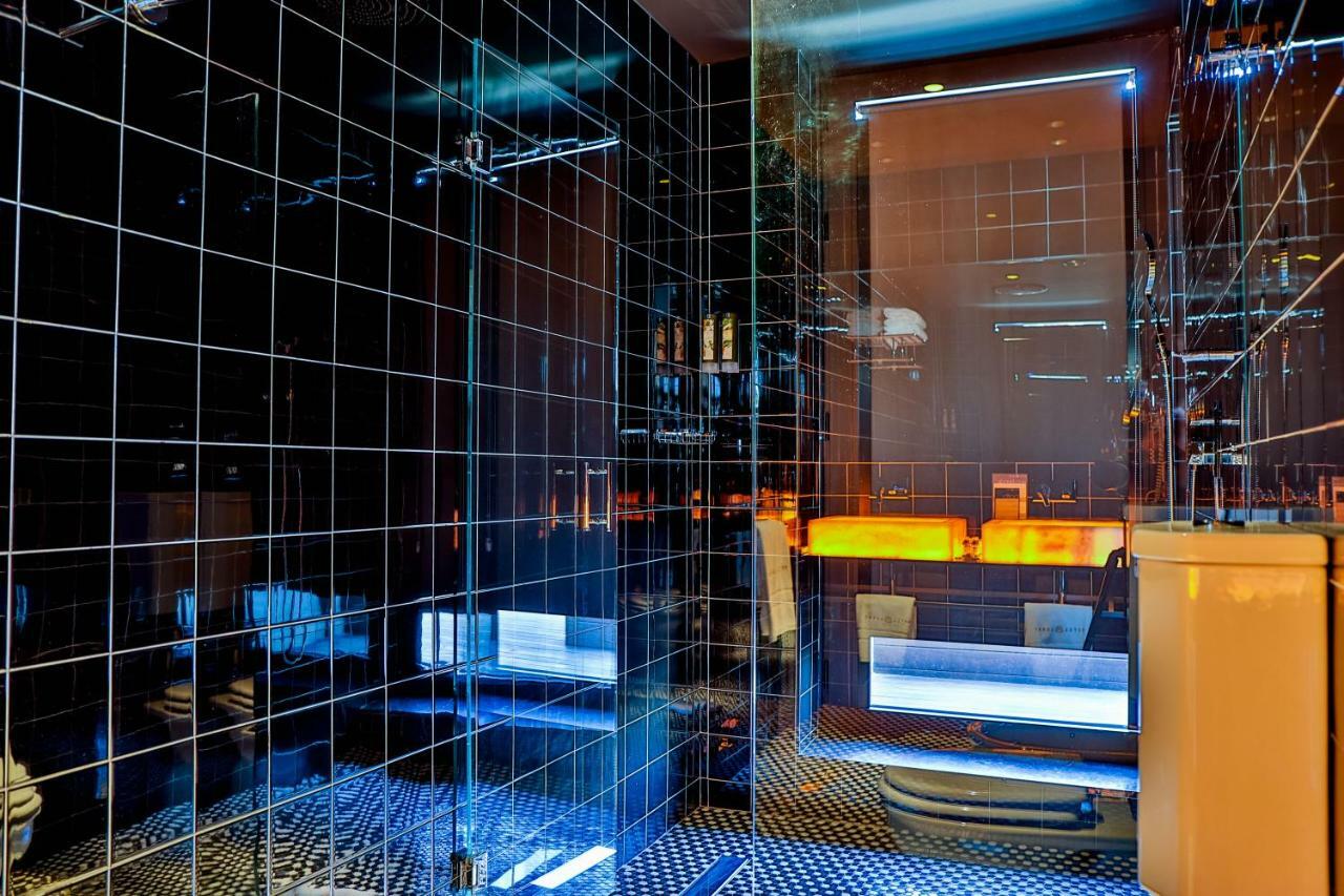 Hotel Lobby เซบีญา ภายนอก รูปภาพ Bathroom